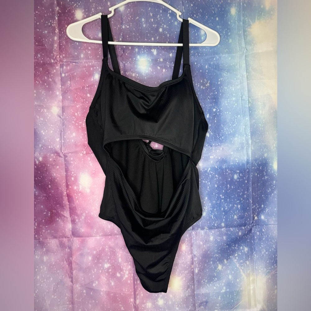 New Wild fable cutout black one piece swimsuit 🛍